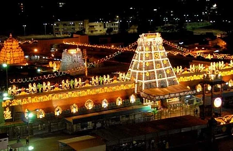 திருமலை திருப்பதி தேவஸ்தானம் கோயில் உண்டியலில் சனிக்கிழமை ஒருநாள் மட்டும் ரூ. 1 கோடி காணிக்கை சேர்ந்துள்ளது. (கோப்புப்படம்)