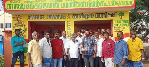 ஆம்பூர் அருகே சிதிலமடைந்த நிழற்குடையை புதுப்பித்த ராணுவ வீரர்கள்