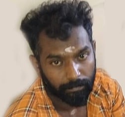 கொக்கி குமாா்.