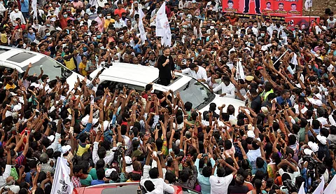 ஐந்தாம் கட்டமாக கோவையில் இன்று ஞாயிற்றுக்கிழமை நடைபெற்ற பிரசாரத்தின் பங்கேற்று பிரசாரம் மேற்கொண்டார் மக்கள் நீதி மய்யம் தலைவர் கமல்ஹாசன்.