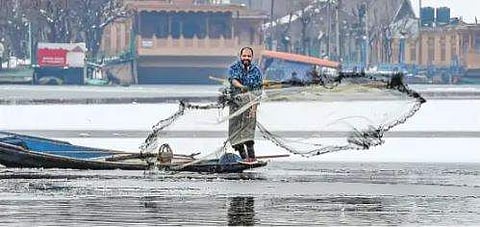 காஷ்மீரில் புதிய பனிப்பொழிவு: ஸ்ரீநகரில் விமானங்கள் ரத்து
