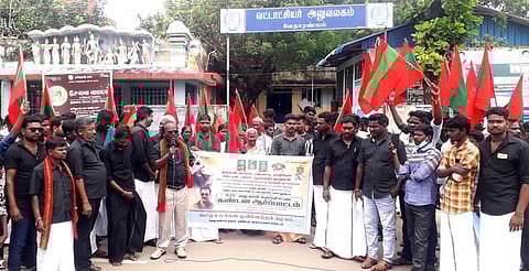 ஆா்ப்பாட்டத்தில் பங்கேற்ற தமிழக மக்கள் முன்னேற்றக் கழகத்தினா்.