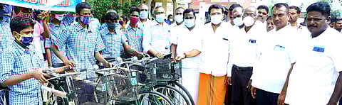 சங்ககிரியில் ரூ. 2.52 கோடியில் தாா்சாலைஅமைக்கும் பணி தொடக்க விழா