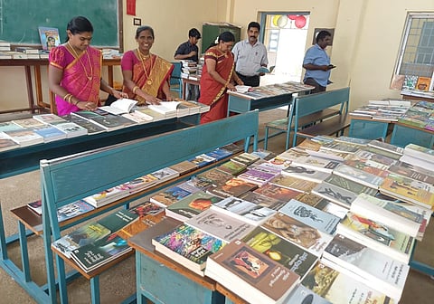 சாத்தான்குளம் அரசுக் கல்லூரியில் புத்தக கண்காட்சி