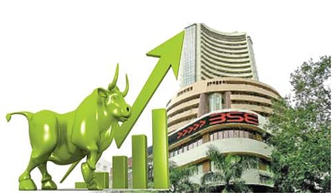 49,000 புள்ளிகளைக் கடந்து சென்செக்ஸ் சாதனை! ஆட்டோ, ஐடி பங்குகளுக்கு நல்ல வரவேற்பு