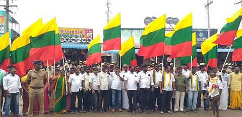 பண்ருட்டியில் செவ்வாய்க்கிழமை போராட்டத்தில் ஈடுபட்ட தவாகவினா்.