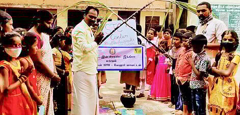 போ்ணாம்பட்டு  அருகே  பள்ளியில்  நடைபெற்ற  சமத்துவப்  பொங்கல்  விழாவில் பங்கேற்றனா்.