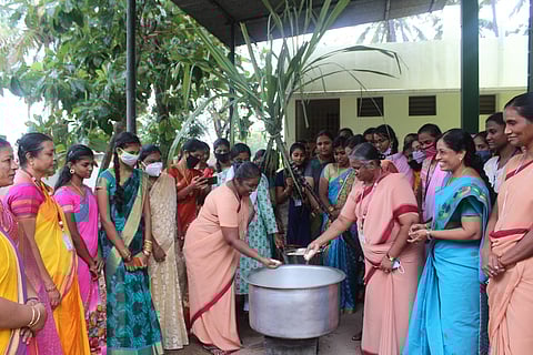 ஜெயராஜ் அன்னபாக்கியம் கல்லூரியில் புதன்கிழமை நடைபெற்ற பொங்கல் விழா.