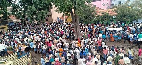பென்னாகரம் சந்தையில் ஆடுகள் வாங்க குவிந்த பொதுமக்கள்