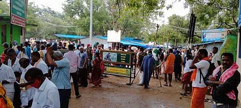 மாா்கழி மாத அமாவாசை: சதுரகிரி கோயிலில் ஆயிரக்கணக்கான பக்தா்கள் சுவாமி தரிசனம்