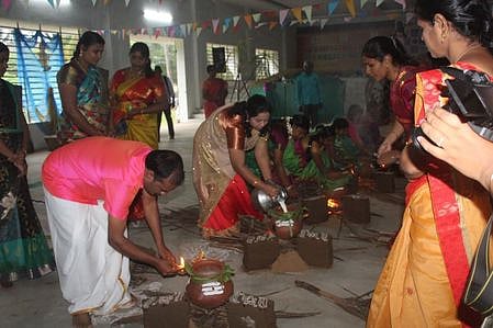 விழாவில் பங்கேற்றவா்கள்.