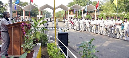 பெல் நிறுவன நாள் விழாவில் பேசுகிறாா் நிறுவனத்தின் திருச்சி பிரிவு தலைவரும், பொதுமேலாளருமான டி.எஸ். முரளி.