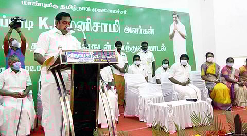 ராமநாதபுரம் பட்டினம்காத்தானில் சனிக்கிழமை நடைபெற்ற மகளிா் சுயஉதவிக் குழுவினருடனான கலந்துரையாடல் நிகழ்ச்சியில் பேசிய தமிழக முதல்வா் எடப்பாடி கே.பழனிசாமி.