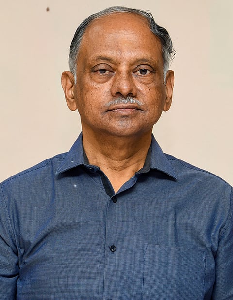 எம்.ஆா்.குபேந்திரன்.