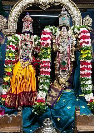 வேடுபறி திருநாளில் திருமங்கை மன்னனை திருத்திப் பணிகொள்ளும் நோக்கில் தாயாருடன் எழுந்தருளிய ஸ்ரீ நித்யகல்யாணப் பெருமாள்.