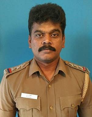 காவல் ஆய்வாளா் எம். ரமணி.