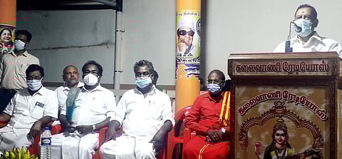 தலைஞாயிறில் நடைபெற்ற கூட்டத்தில் பேசிய அமைச்சா் ஓ.எஸ். மணியன்.