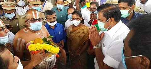 முதல்வர் எடப்பாடி கே.பழனிசாமிக்கு பூர்ணகும்ப மரியாதை​