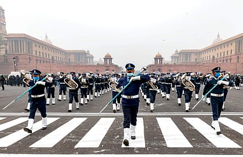 குடியரசு தின விழா அணிவகுப்பிற்கு ஒத்திகையில் வீரர்கள்