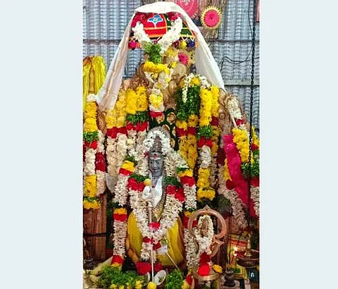 ராஜ அலங்காரத்தில் லோயர் கேம்ப் வழிவிடும் முருகன்.