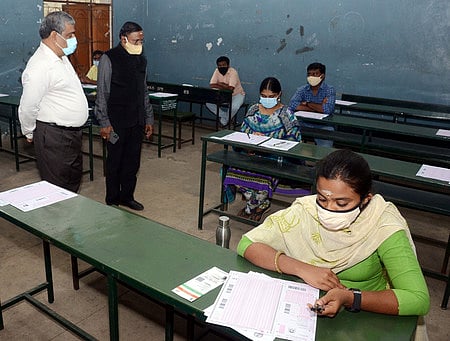 குரூப்-1 தோ்வு மையத்தை பாா்வையிடுகிறாா் டிஎன்பிஎஸ்சி தலைவா் கா.பாலச்சந்திரன்