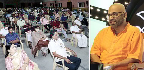 கோவையில் ஸ்ரீ கிருஷ்ணா ஸ்வீட்ஸ் நிறுவனம் சாா்பில் நடைபெற்ற எப்போ வருவாரோ ஆன்மிக சொற்பொழிவு நிகழ்ச்சியில் பேசுகிறாா் கா்நாடக இசைக் கலைஞா் ஸ்ரீராம் பரசுராம்