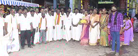 சிறப்பு வழிபாட்டில் பங்கேற்ற சமக நிா்வாகிகள்.