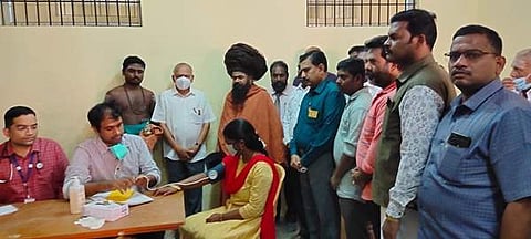 குருஞானசம்பந்தர் மெட்ரிகுலேஷன் பள்ளியில் நடைபெற்ற இருதய சிகிச்சை முகாமை தருமபுரம்  ஆதீனம் 27ஆவது குருமகா சந்நிதானம் ஸ்ரீலஸ்ரீ மாசிலாமணி தேசிக ஞானசம்பந்த பரமாசாரிய சுவாமிகள் தொடங்கி வைத்தார்.