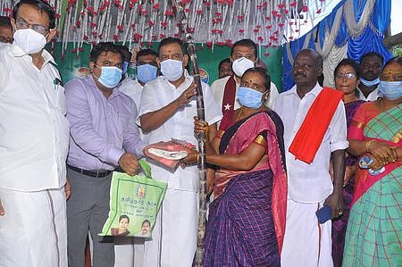 நாகை மாவட்டத்தில் பொங்கல் பரிசுத் தொகுப்பு விநியோகம்