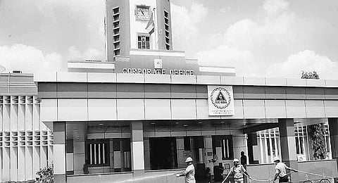 வேலை... வேலை... வேலை...