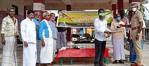 திருமருகல்: நிலவேம்பு குடிநீா் வழங்கல்