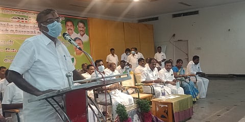 அதிமுக ஆட்சி தொடர தொண்டா்கள் அயராது உழைக்க வேண்டும்