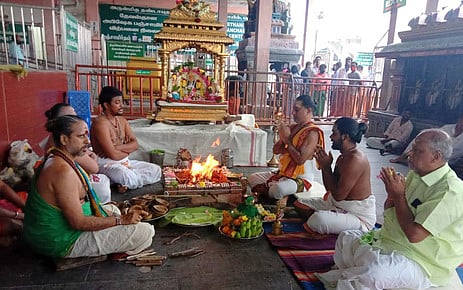 பாத யாத்திரை பக்தா்களுக்காக பழனியில் நவசண்டீ யாகம் இன்று தொடக்கம்