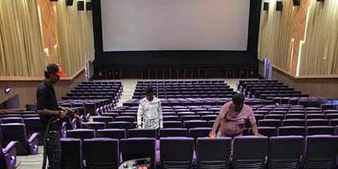 திரையரங்குகளில் 100 சதவீத இருக்கைகளுக்கு அனுமதி