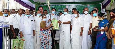 பொங்கல் பரிசுத் தொகுப்பு விநியோகம் தொடக்கம்