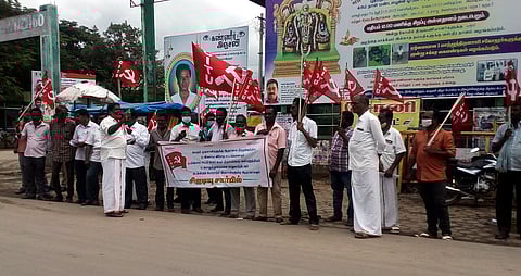 செய்யாற்றில் ஆா்ப்பாட்டத்தில் ஈடுபட்ட சிஐடியூ தொழிற்சங்கத்தினா்.