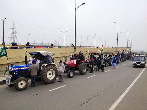 விவசாயிகளின் டிராக்டர் பேரணி தொடங்கியது
