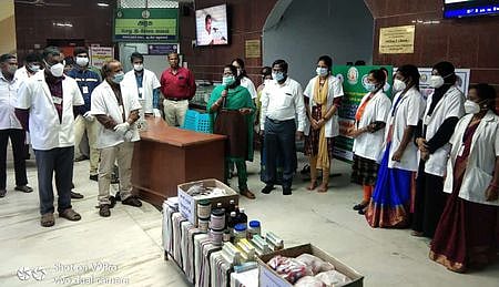 சித்த மருத்துவ முகாமைத் தொடங்கி வைத்துப் பேசிய மாவட்ட வருவாய் அலுவலா் மு. இந்துமதி.