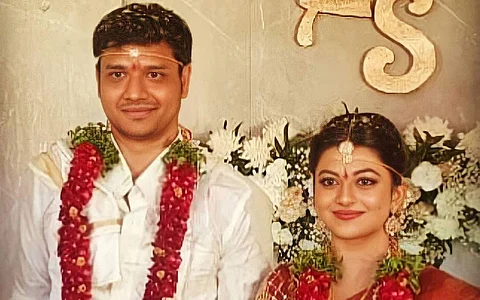 கயல், பரியேறும் பெருமாள், விசாரணை, இரண்டாம் உலகப் போரின் கடைசிக் குண்டு, 'சண்டி வீரன் போன்ற படங்களில் நடித்து தமிழில் முன்னணி நடிகையாக வலம் வரும் ஆனந்திக்கு திருமணம் நடைபெற்றது. படம்: இன்ஸ்டாகிராம்