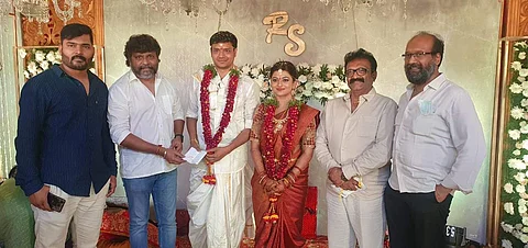 இணை இயக்குநரைத் திருமணம் செய்தார் நடிகை கயல் ஆனந்தி (படங்கள்)