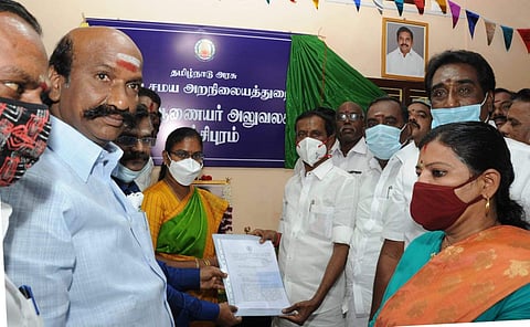 இந்து சமய அறநிலையத்துறை அமைச்சர் சேவூர்.எஸ்.ராமச்சந்திரன்.