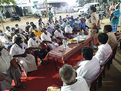 ஆட்டையாம்பட்டி காவல் நிலையம் சாா்பில் கிராம பொதுமக்கள் விழிப்புணா்வு முகாம் எஸ்.பாப்பாரப்பட்டியில் வெள்ளிக்கிழமை நடைபெற்றது.