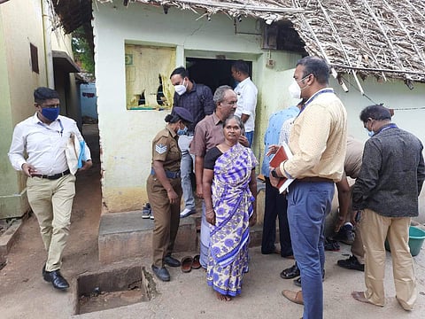 உத்தமபாளையம் அருகே சோதனையிடும் என்.ஐ.ஏ. அதிகாரிகள்