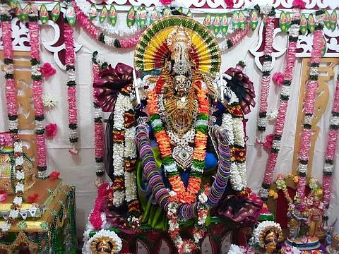 சென்னை மயிலாப்பூரைச் சேர்ந்த பாலசுப்ரமணியன் தம்பதியினர் இல்லத்தில் வைக்கப்பட்டிருக்கும் நவராத்திரி கொலு.