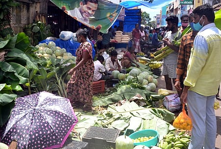சந்தைகளில் கூட்டம்