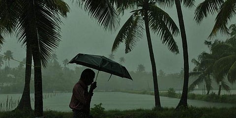 கேரளத்தில் தொடரும் கனமழை: 5 மாவட்டங்களுக்கு சிவப்பு நிற எச்சரிக்கை