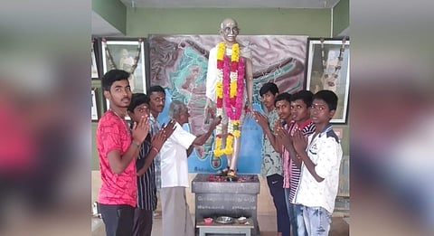 காமயகவுண்டன்பட்டி காந்தி ஆலயத்தில் வழிபாடு