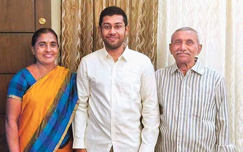 உதடு அசைவால் உயரம் தொட்டவர்!