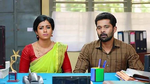 பாரதி கண்ணம்மா தொடரில் இருந்து விலகுகிறாரா கதாநாயகி ரோஷினி ?