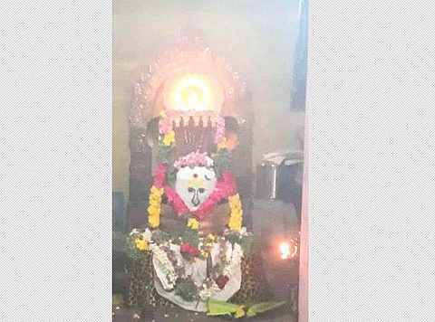 திருப்பாச்சேத்தி அருகே மாரநாட்டில் உள்ள சிவதலத்தில் மூலவருக்கு அன்னத்தால் அலங்காரம் செய்யப்பட்டிருந்தது.